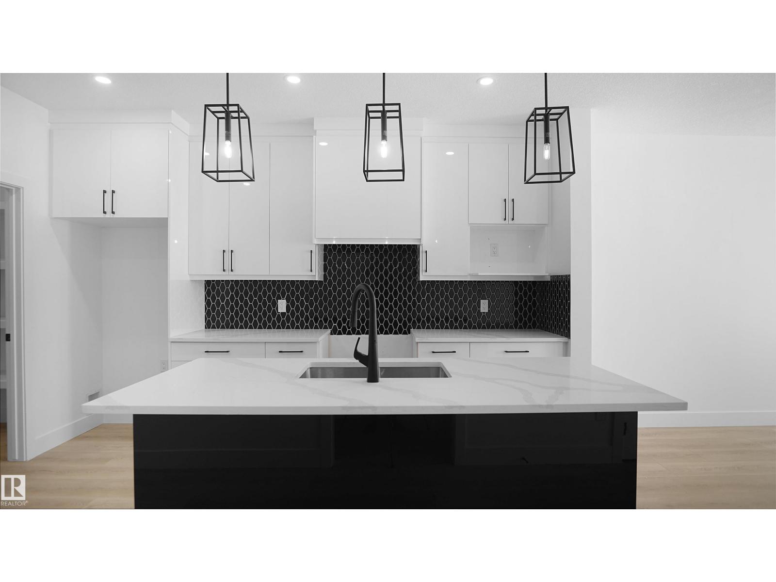711 31 Av Nw, Edmonton, Alberta  T6T 2V6 - Photo 7 - E4461347