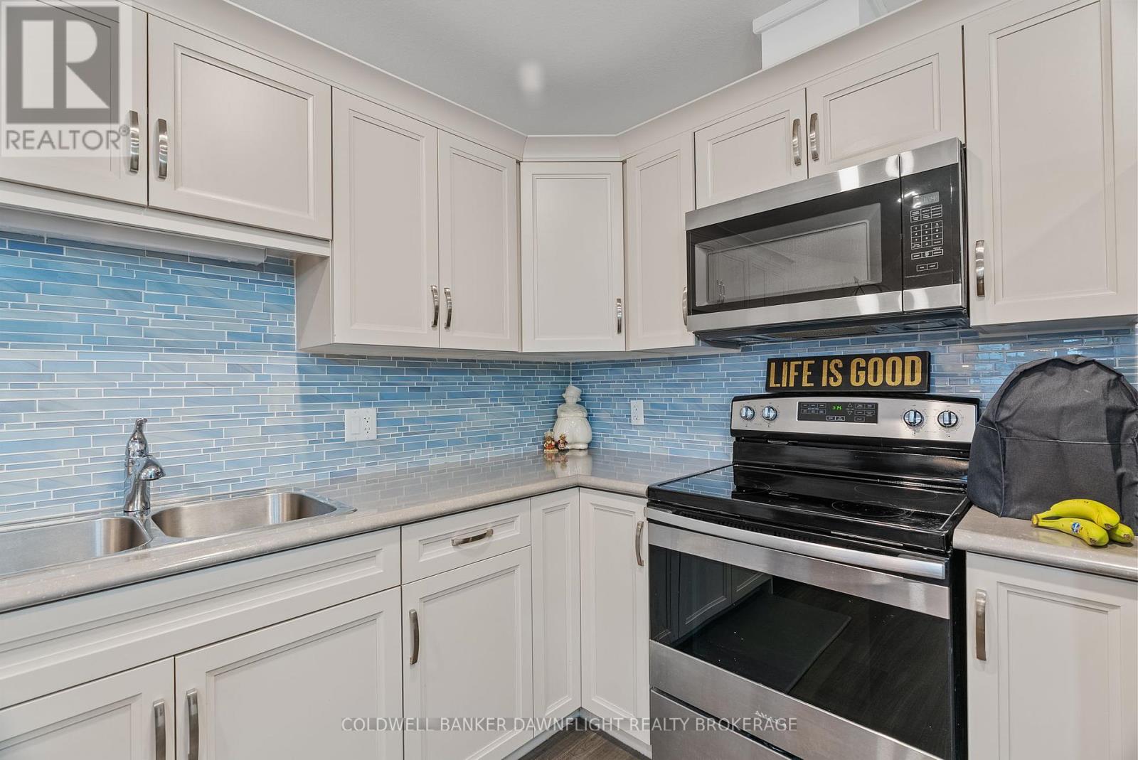 18 Devon Drive, South Huron, Ontario  N0M 1S3 - Photo 12 - X12452521