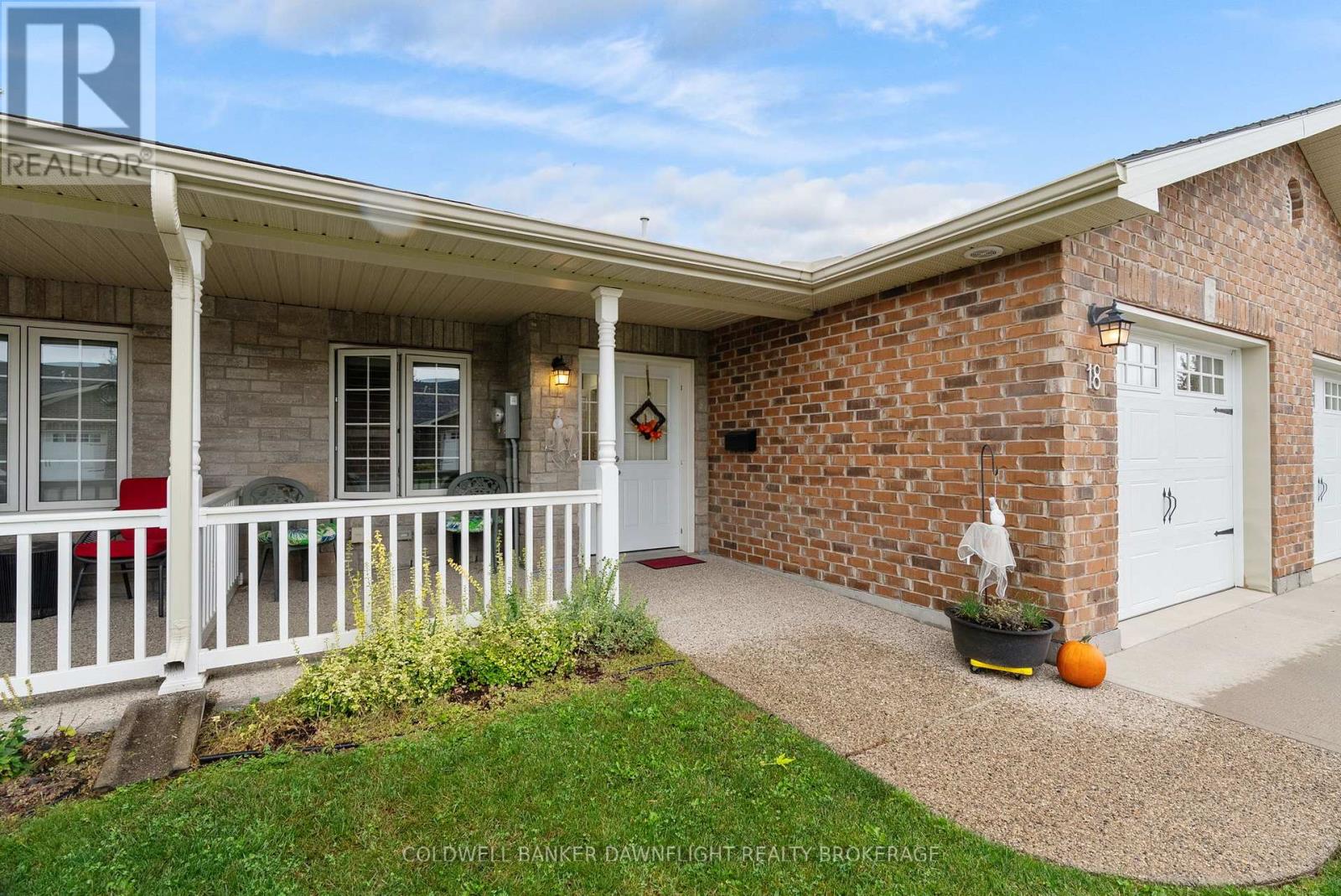 18 Devon Drive, South Huron, Ontario  N0M 1S3 - Photo 4 - X12452521