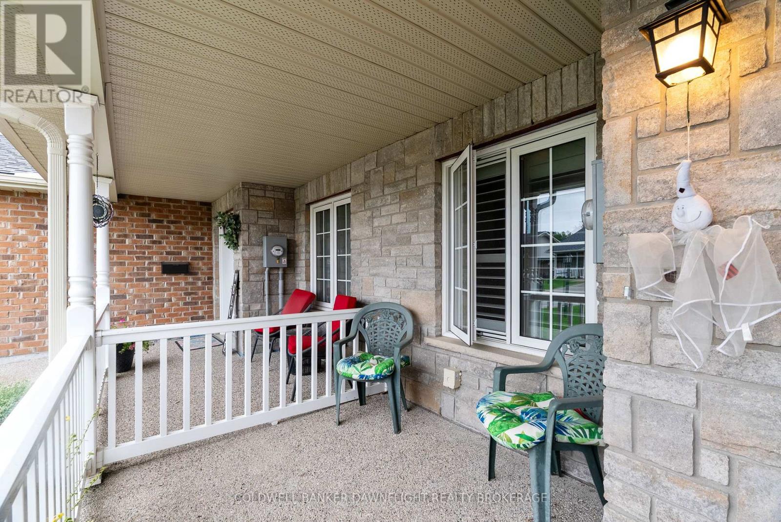 18 Devon Drive, South Huron, Ontario  N0M 1S3 - Photo 5 - X12452521