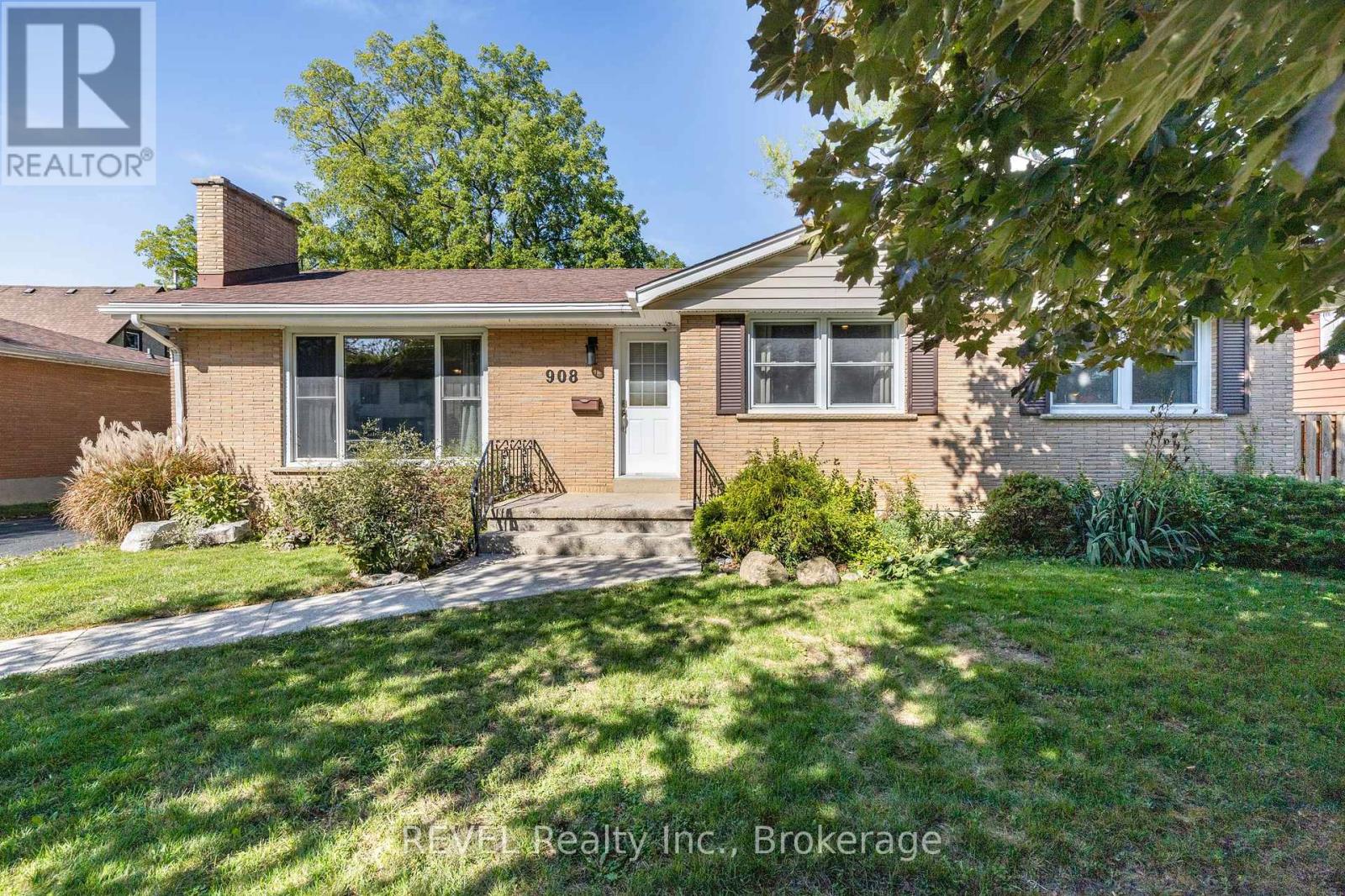 908 Cedar Street, Haldimand, Ontario  N1A 2K3 - Photo 1 - X12452510