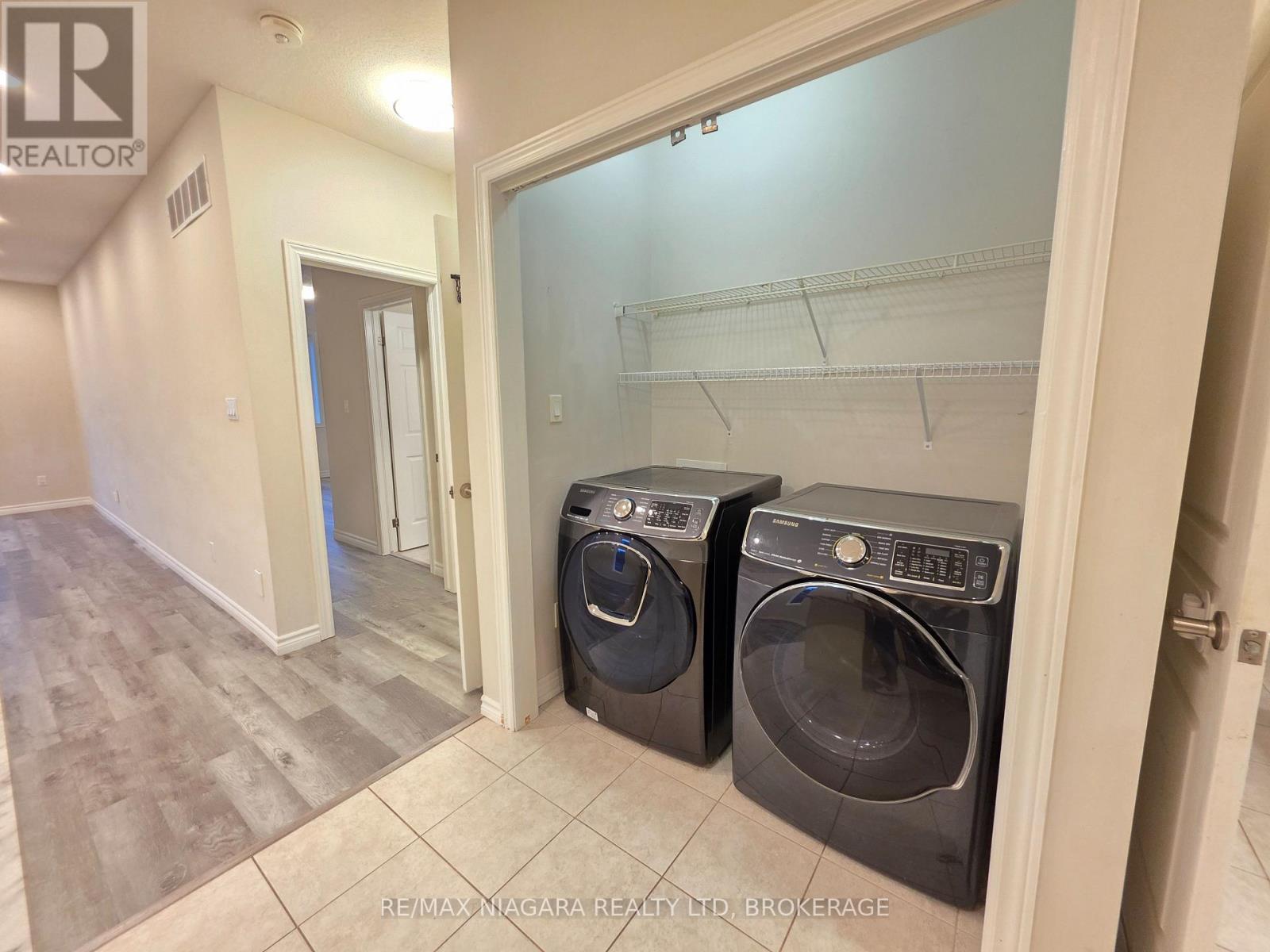 24 Ellis Avenue, St. Catharines, Ontario  L2P 0E6 - Photo 12 - X12452512