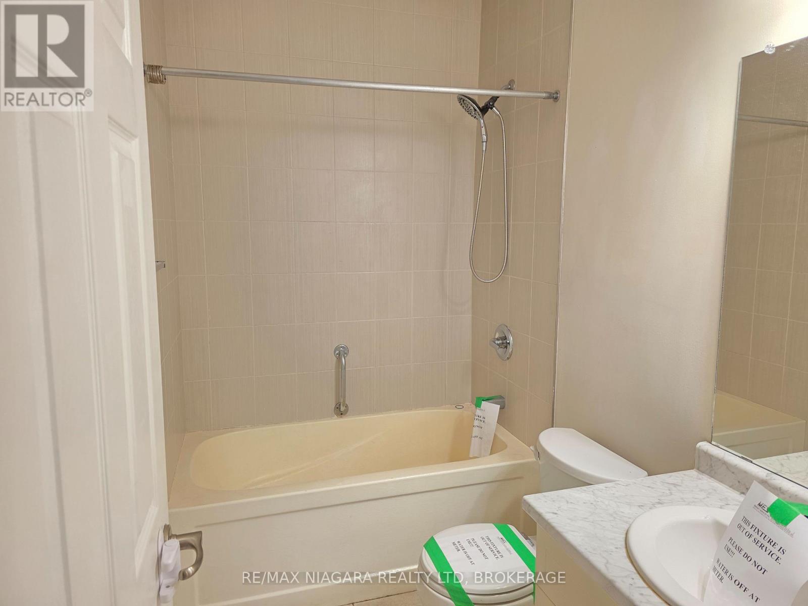 24 Ellis Avenue, St. Catharines, Ontario  L2P 0E6 - Photo 16 - X12452512