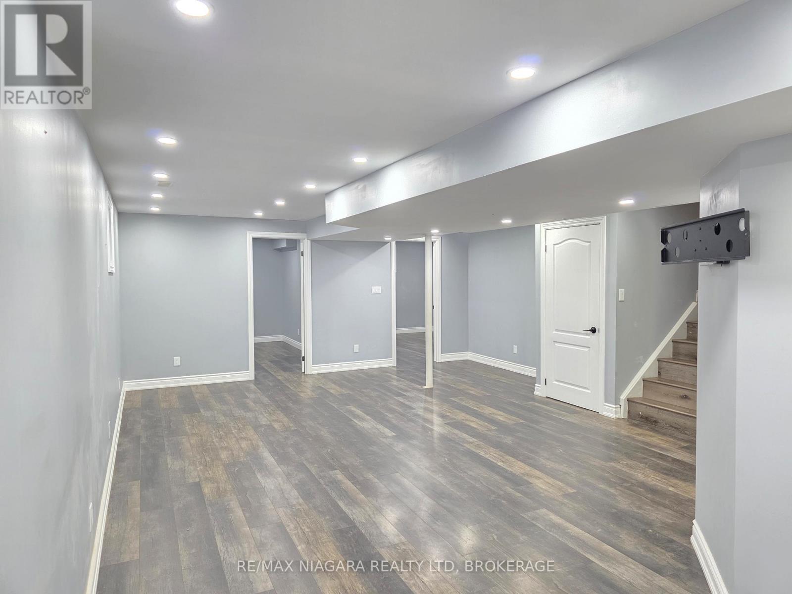 24 Ellis Avenue, St. Catharines, Ontario  L2P 0E6 - Photo 17 - X12452512