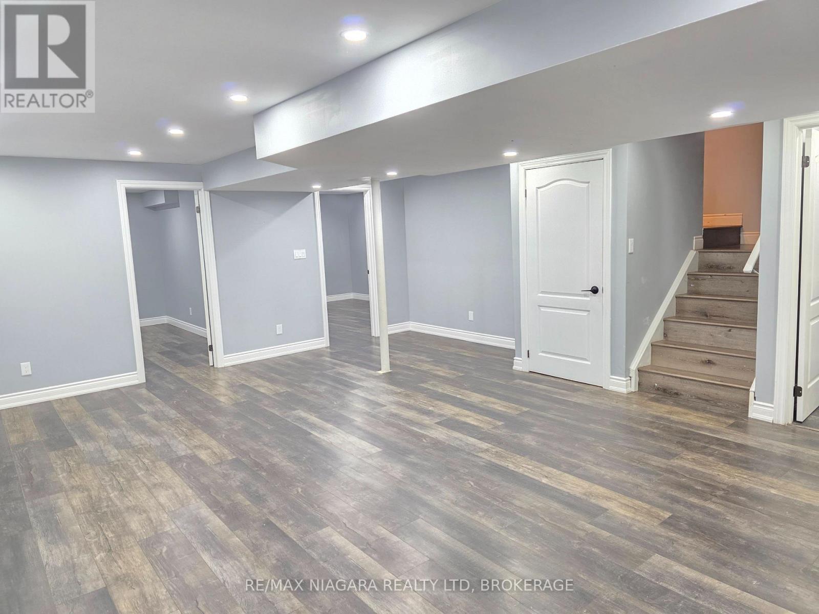 24 Ellis Avenue, St. Catharines, Ontario  L2P 0E6 - Photo 18 - X12452512