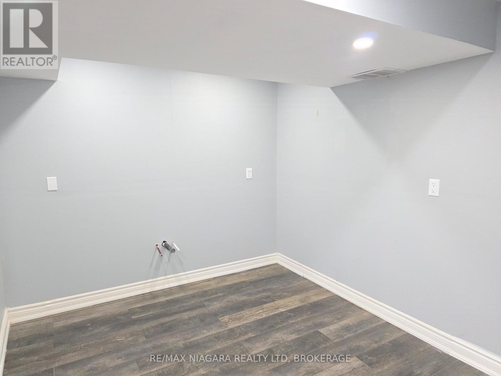 24 Ellis Avenue, St. Catharines, Ontario  L2P 0E6 - Photo 20 - X12452512