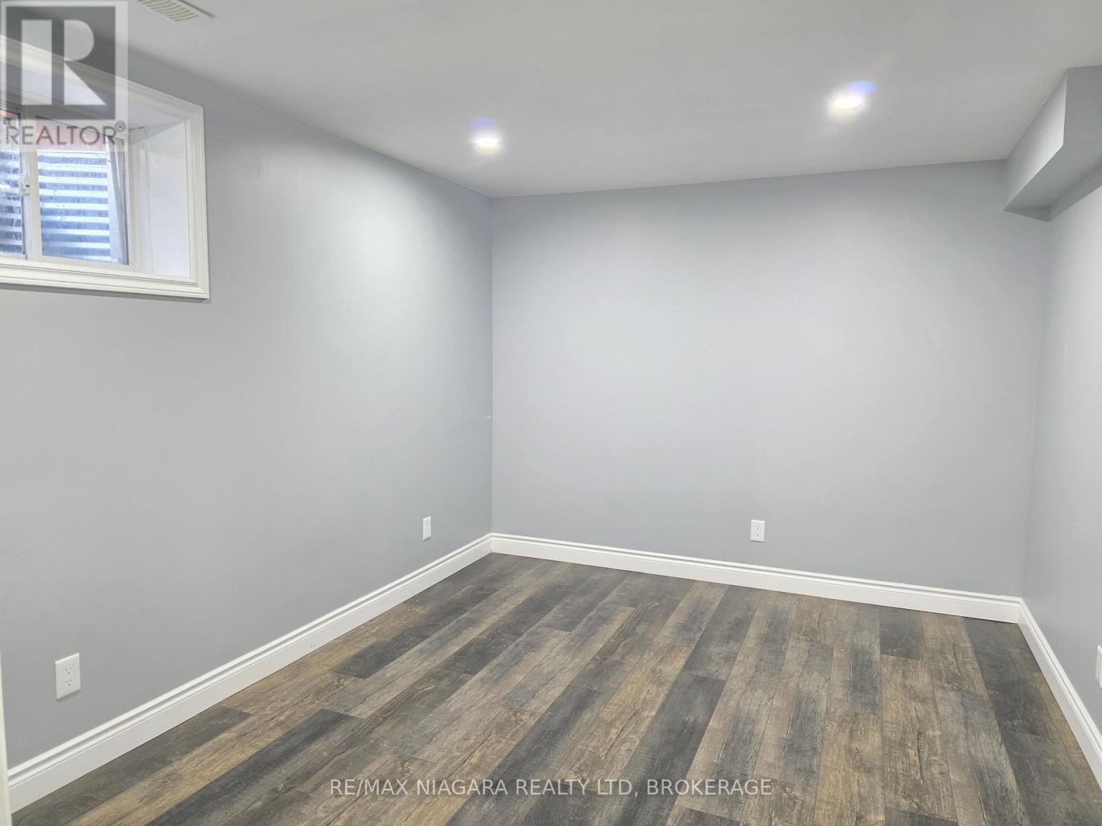 24 Ellis Avenue, St. Catharines, Ontario  L2P 0E6 - Photo 25 - X12452512