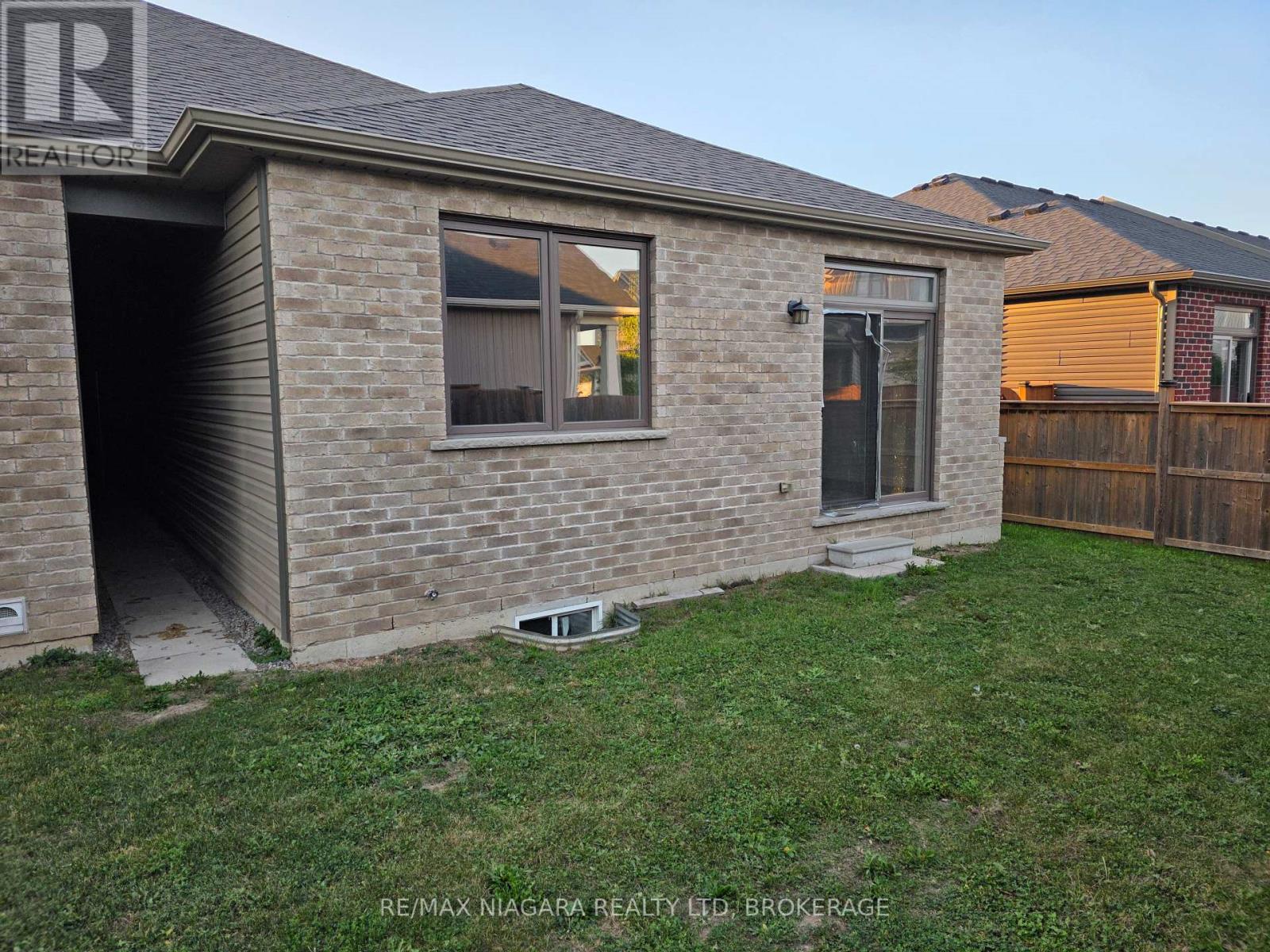 24 Ellis Avenue, St. Catharines, Ontario  L2P 0E6 - Photo 29 - X12452512