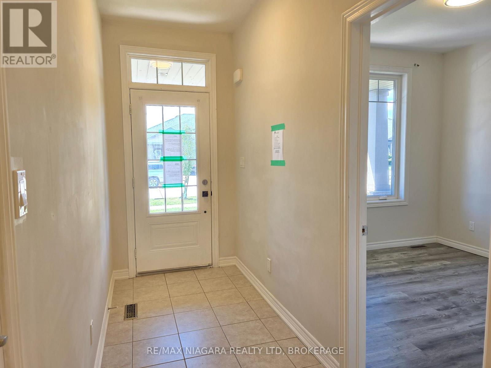 24 Ellis Avenue, St. Catharines, Ontario  L2P 0E6 - Photo 3 - X12452512