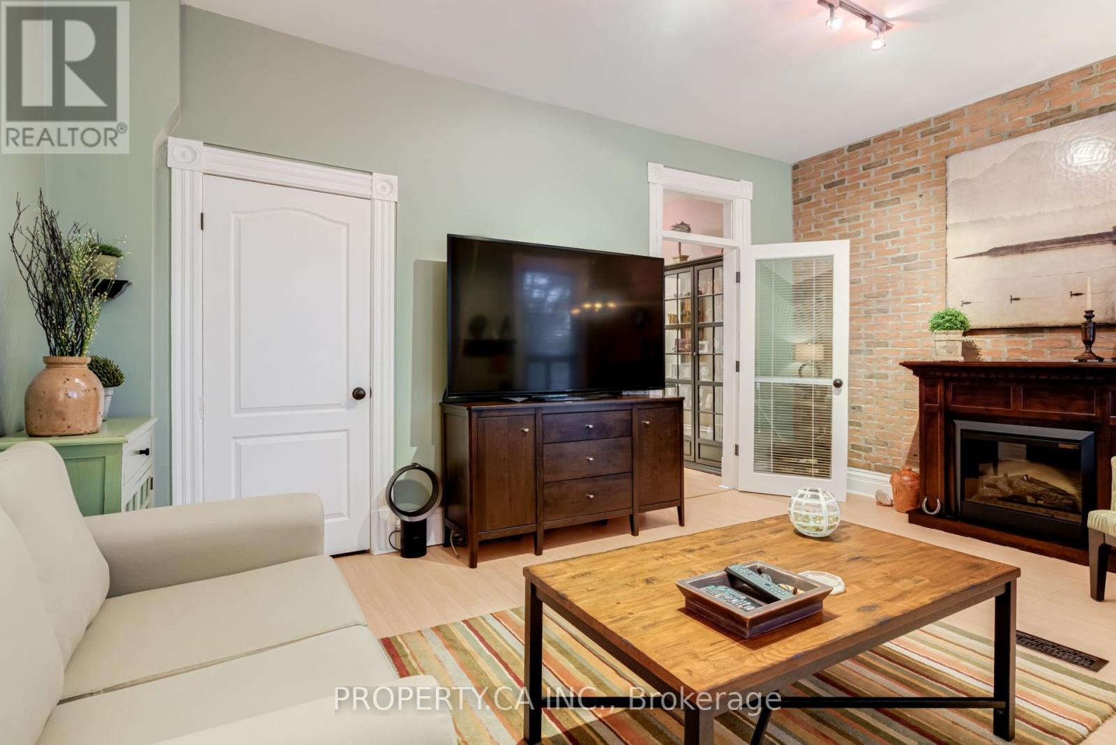 110 Berkeley Street, Toronto, Ontario  M5A 2W7 - Photo 24 - C12452459