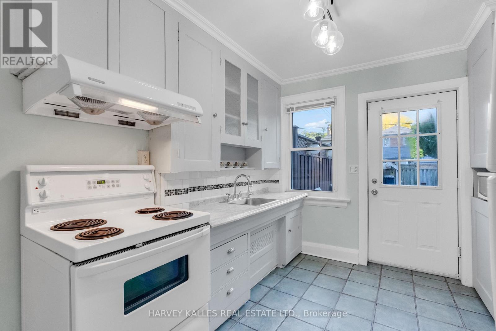 89 Lawrence Avenue W, Toronto, Ontario  M5M 1A7 - Photo 12 - C12452465