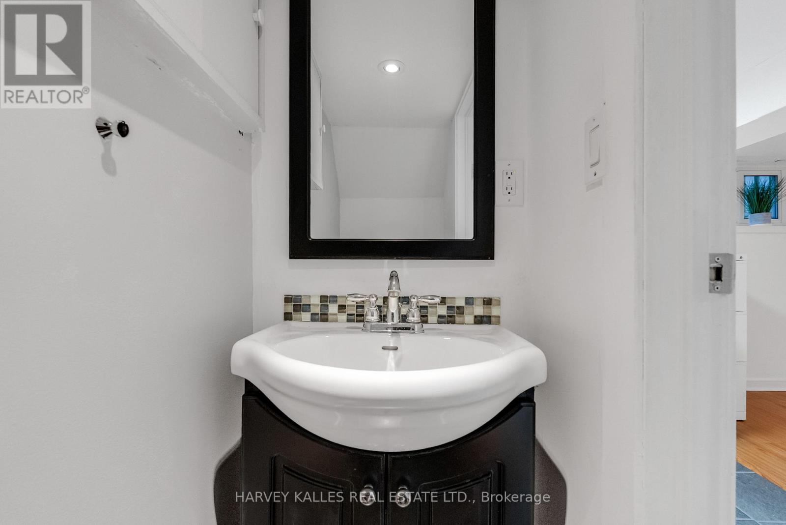 89 Lawrence Avenue W, Toronto, Ontario  M5M 1A7 - Photo 33 - C12452465