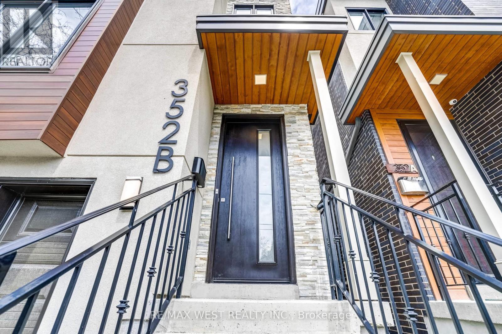 352b Lawrence Avenue W, Toronto, Ontario  M5M 1B7 - Photo 2 - C12452519