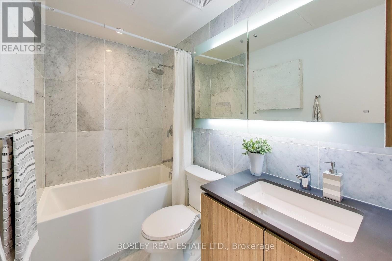 3315 - 70 Queens Wharf Road, Toronto, Ontario  M5V 0J2 - Photo 18 - C12452526