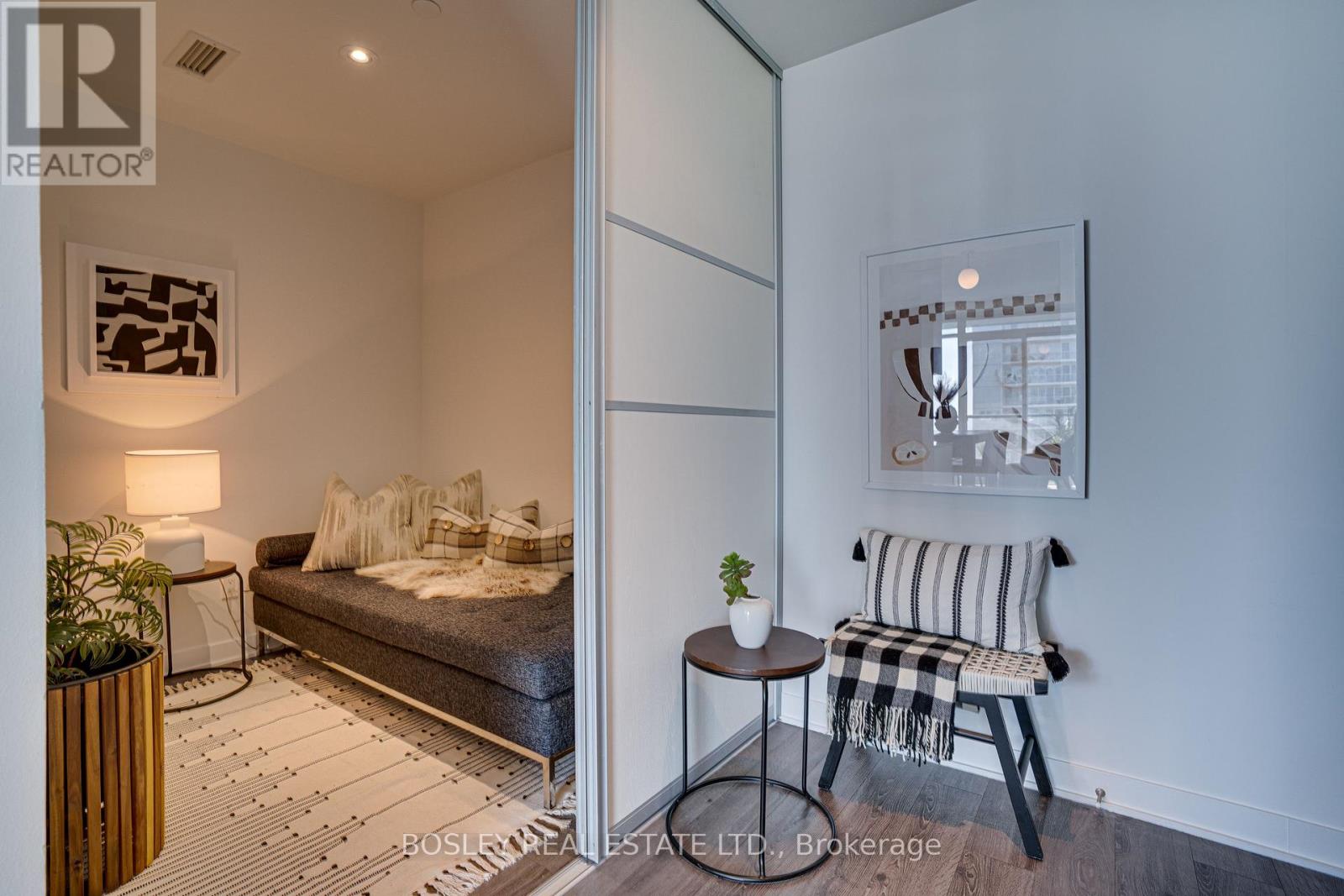 3315 - 70 Queens Wharf Road, Toronto, Ontario  M5V 0J2 - Photo 3 - C12452526