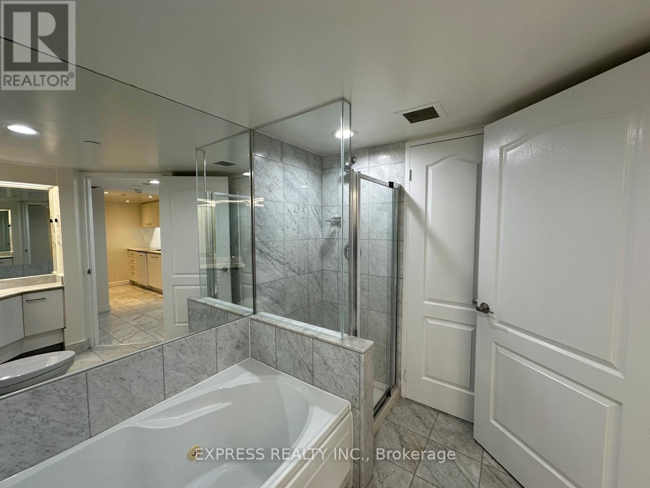 1707 - 38 Elm Street, Toronto, Ontario  M5G 2K5 - Photo 11 - C12452530