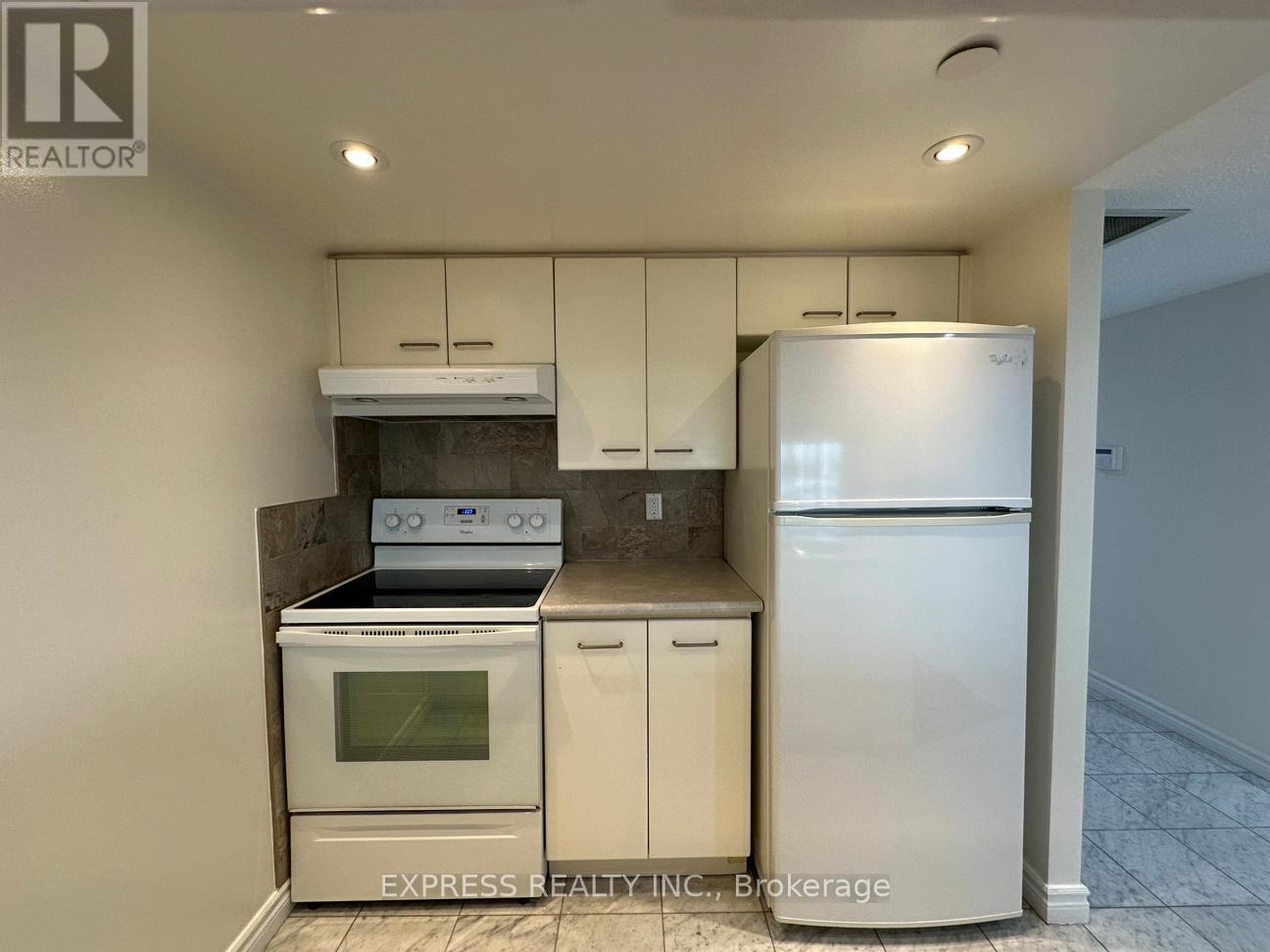 1707 - 38 Elm Street, Toronto, Ontario  M5G 2K5 - Photo 4 - C12452530