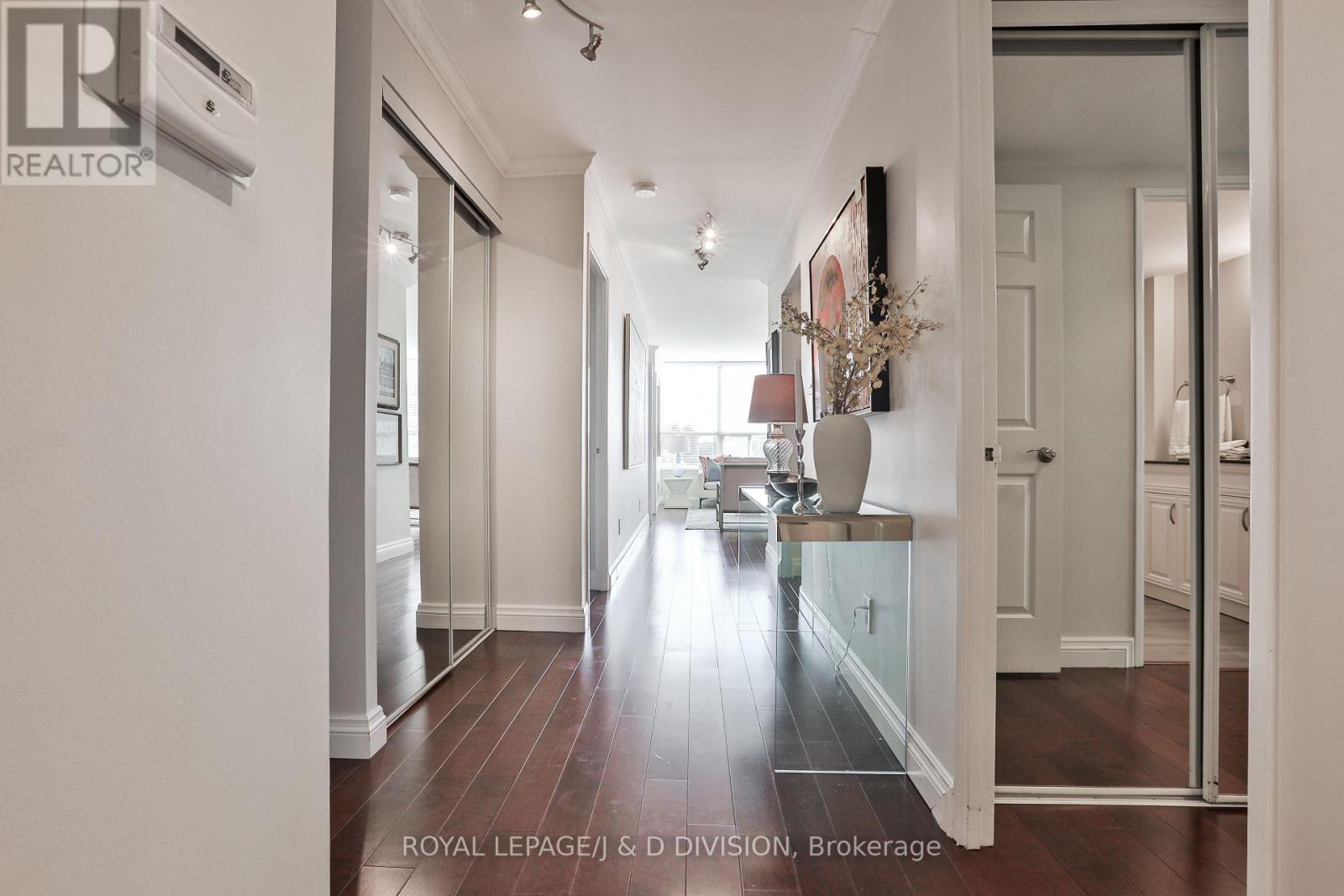 515 - 268 Ridley Boulevard, Toronto, Ontario  M5M 4N3 - Photo 2 - C12452548
