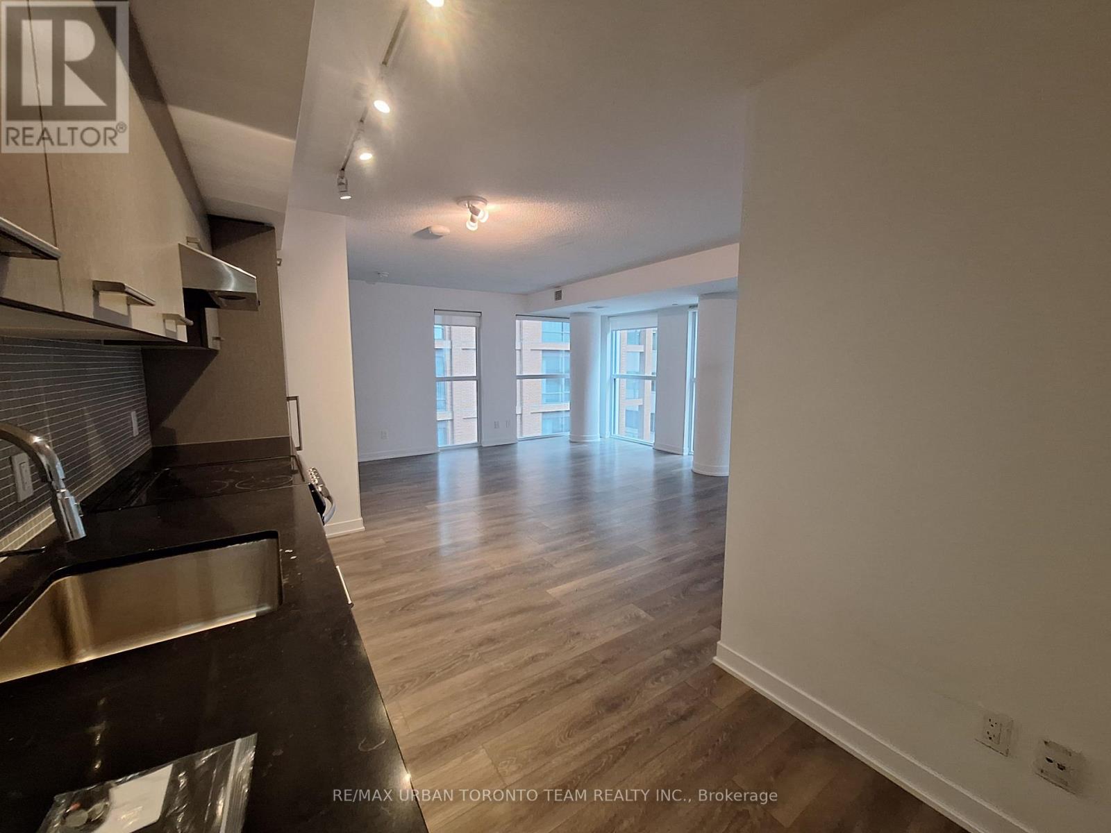 817 - 87 Peter Street, Toronto, Ontario  M5V 0P1 - Photo 4 - C12452555