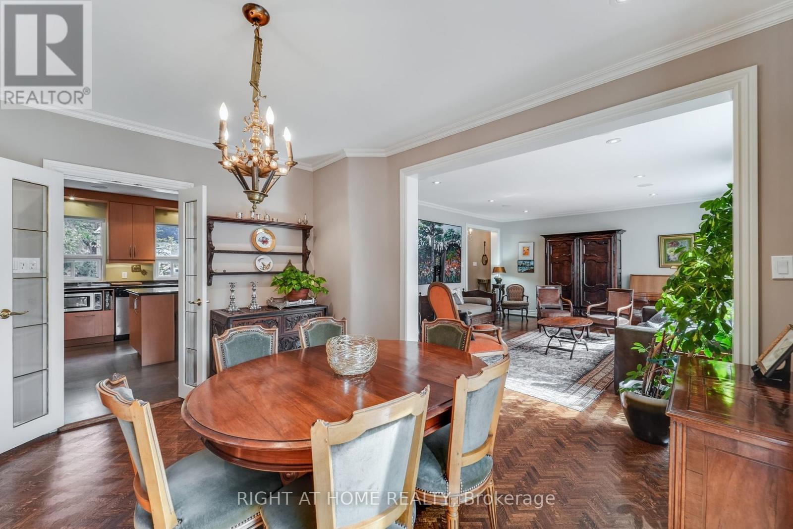 25 Clarendon Avenue, Toronto, Ontario  M4V 1H8 - Photo 10 - C12452579
