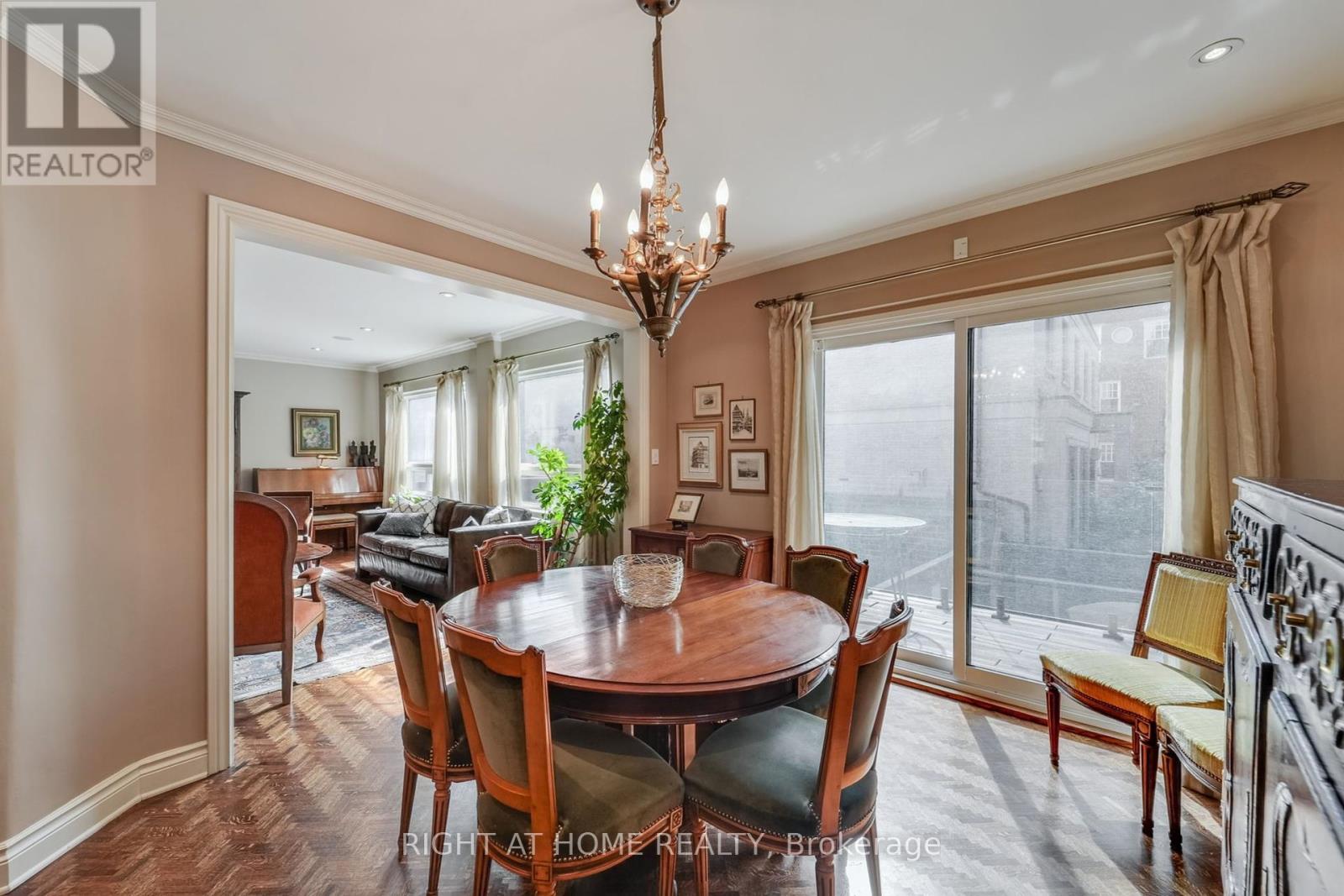 25 Clarendon Avenue, Toronto, Ontario  M4V 1H8 - Photo 11 - C12452579