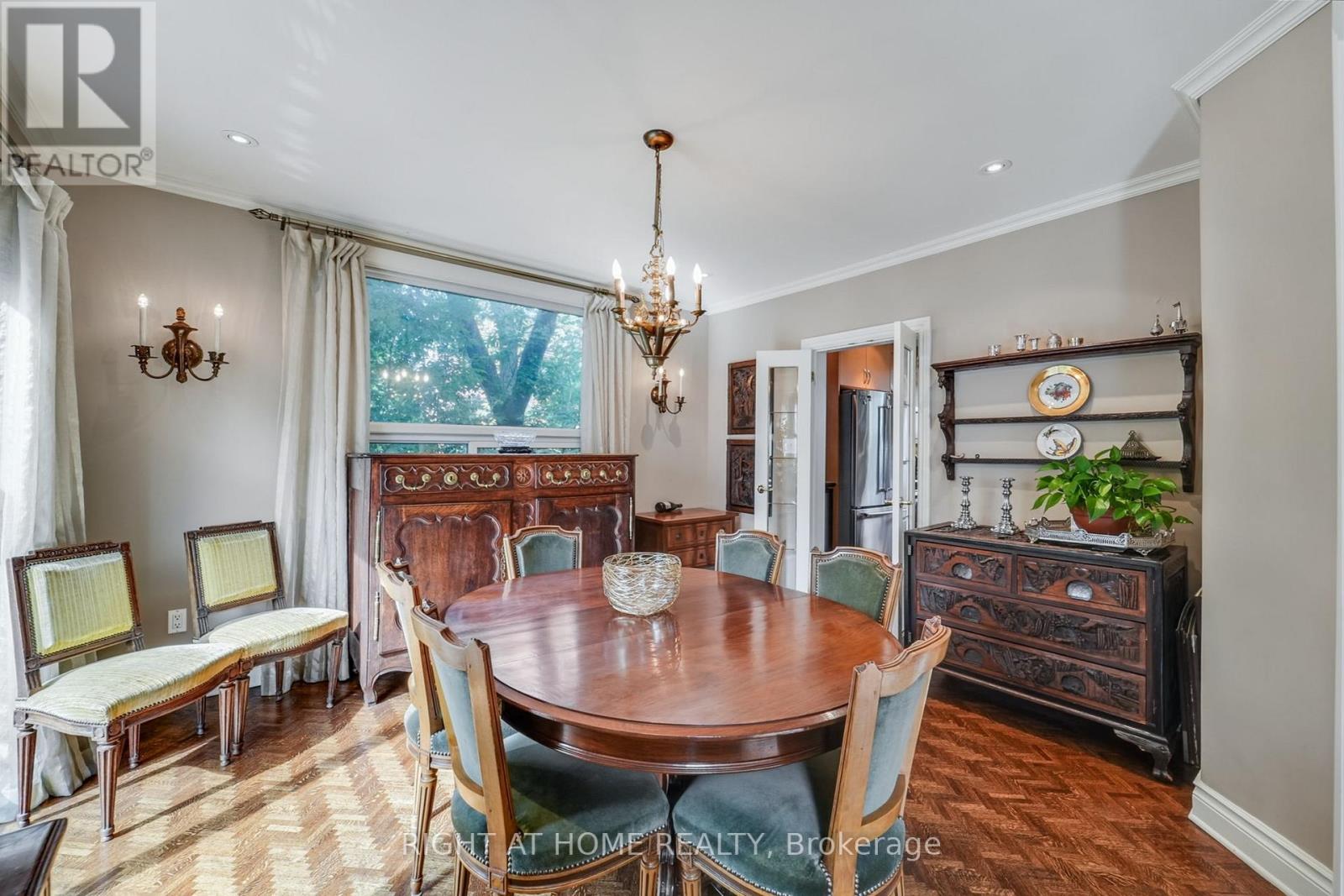 25 Clarendon Avenue, Toronto, Ontario  M4V 1H8 - Photo 12 - C12452579