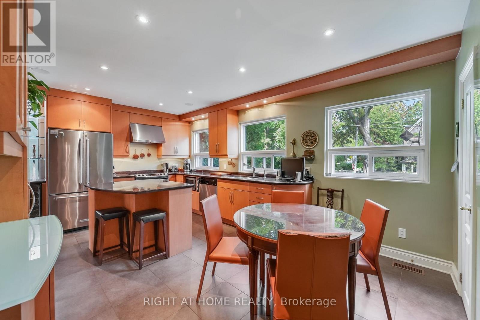 25 Clarendon Avenue, Toronto, Ontario  M4V 1H8 - Photo 13 - C12452579