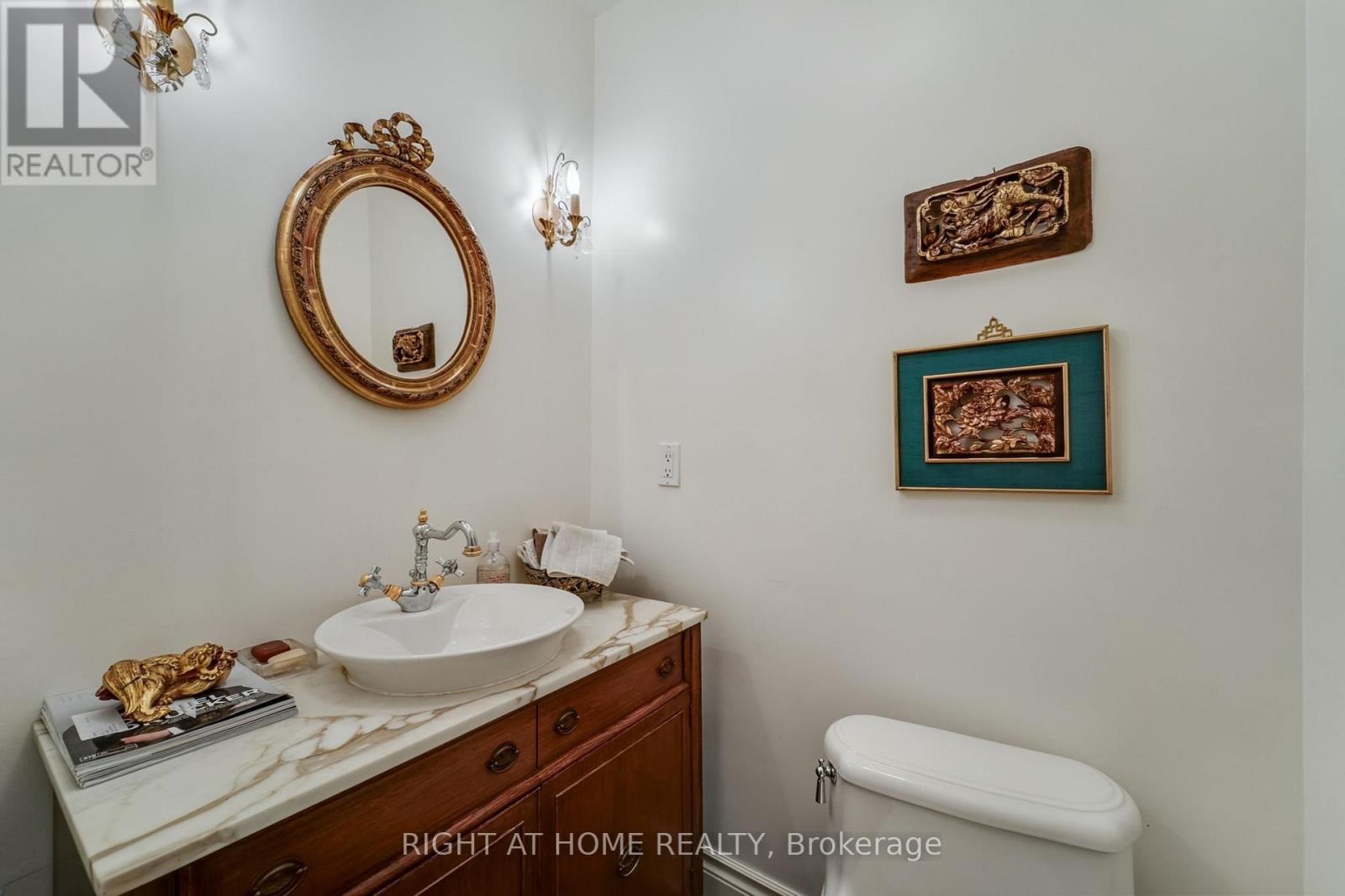 25 Clarendon Avenue, Toronto, Ontario  M4V 1H8 - Photo 18 - C12452579
