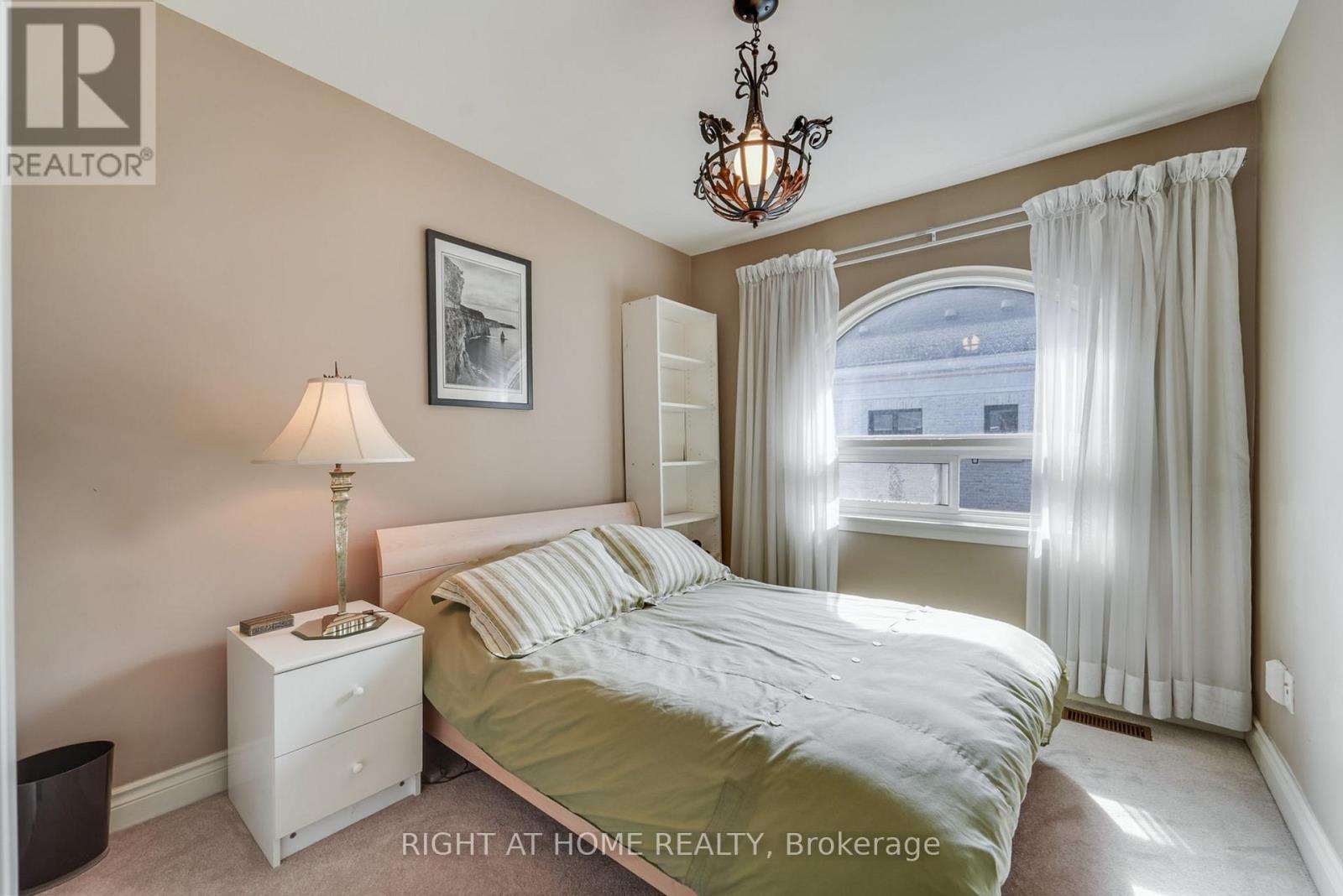 25 Clarendon Avenue, Toronto, Ontario  M4V 1H8 - Photo 25 - C12452579