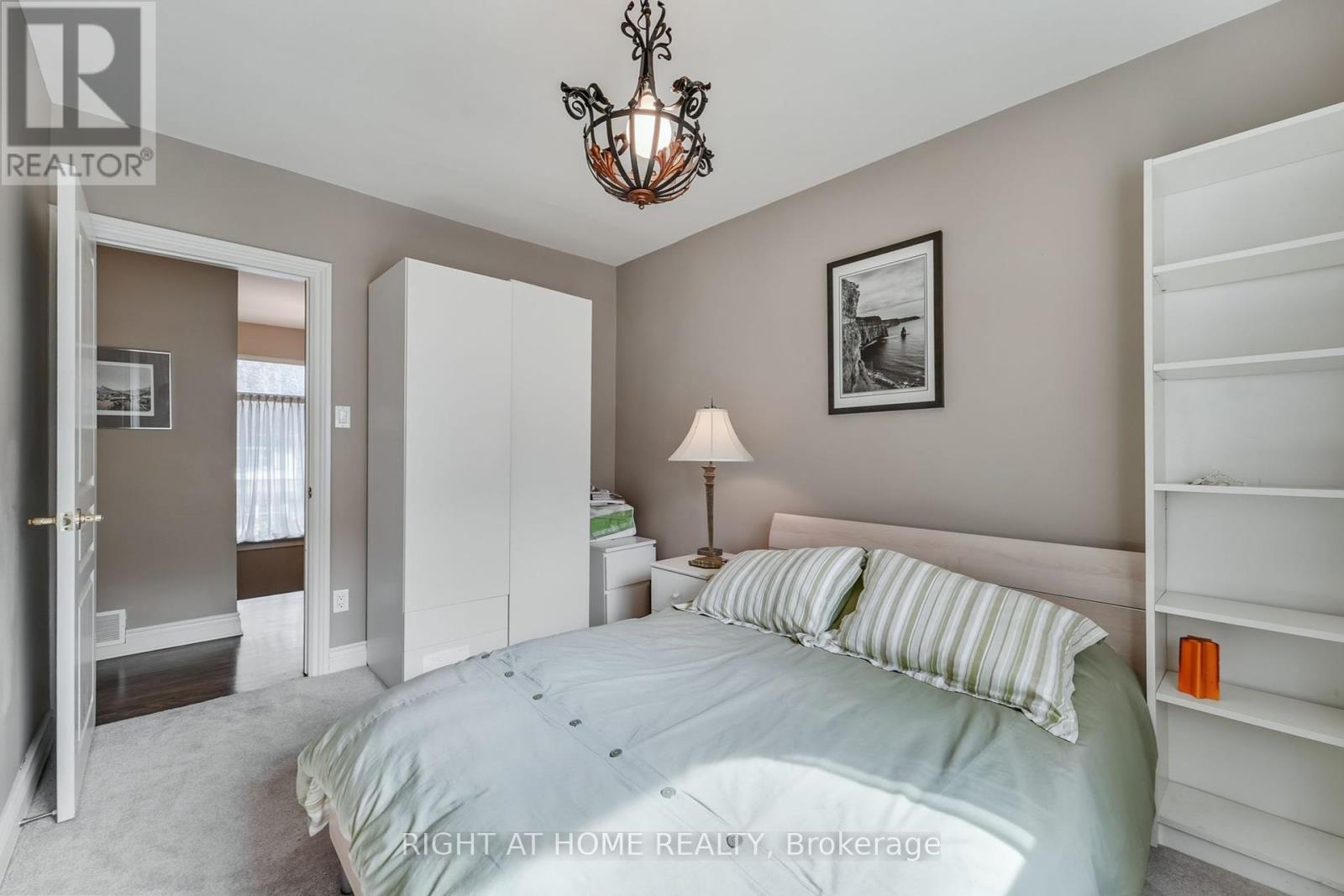 25 Clarendon Avenue, Toronto, Ontario  M4V 1H8 - Photo 26 - C12452579