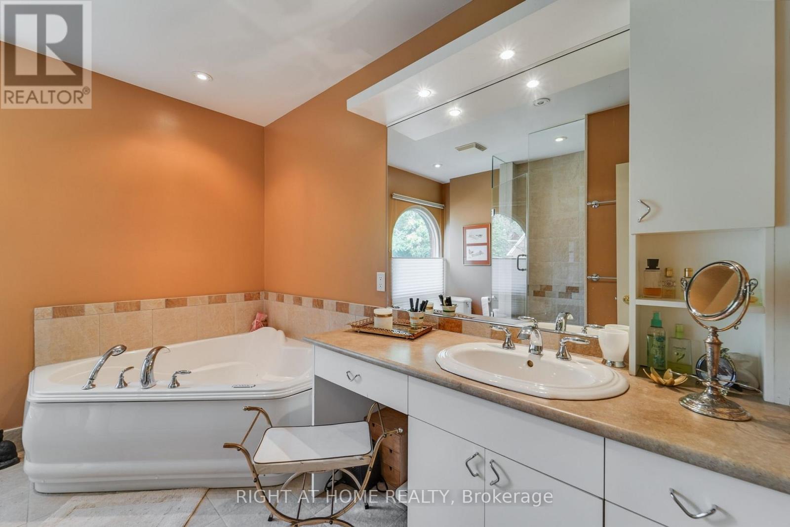 25 Clarendon Avenue, Toronto, Ontario  M4V 1H8 - Photo 27 - C12452579