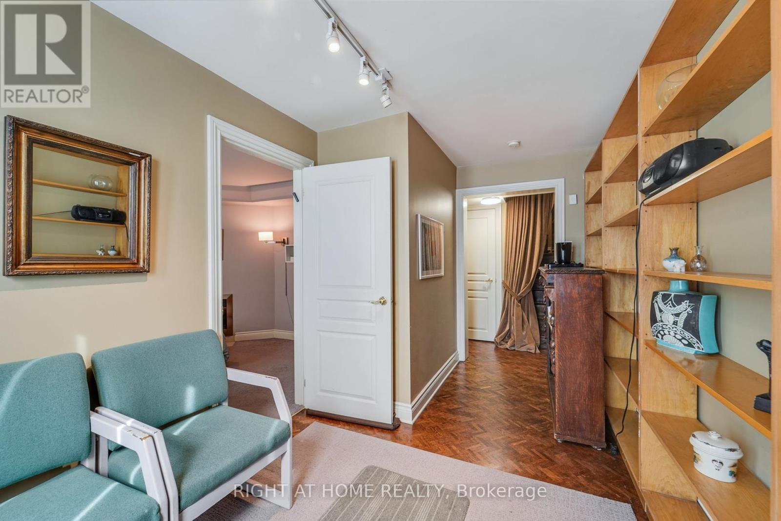 25 Clarendon Avenue, Toronto, Ontario  M4V 1H8 - Photo 33 - C12452579