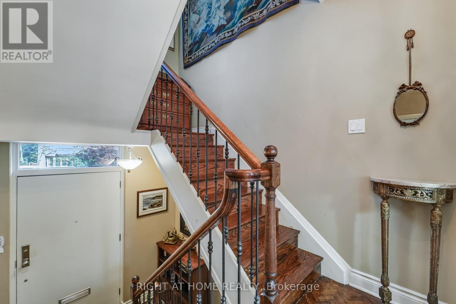 25 Clarendon Avenue, Toronto, Ontario  M4V 1H8 - Photo 4 - C12452579