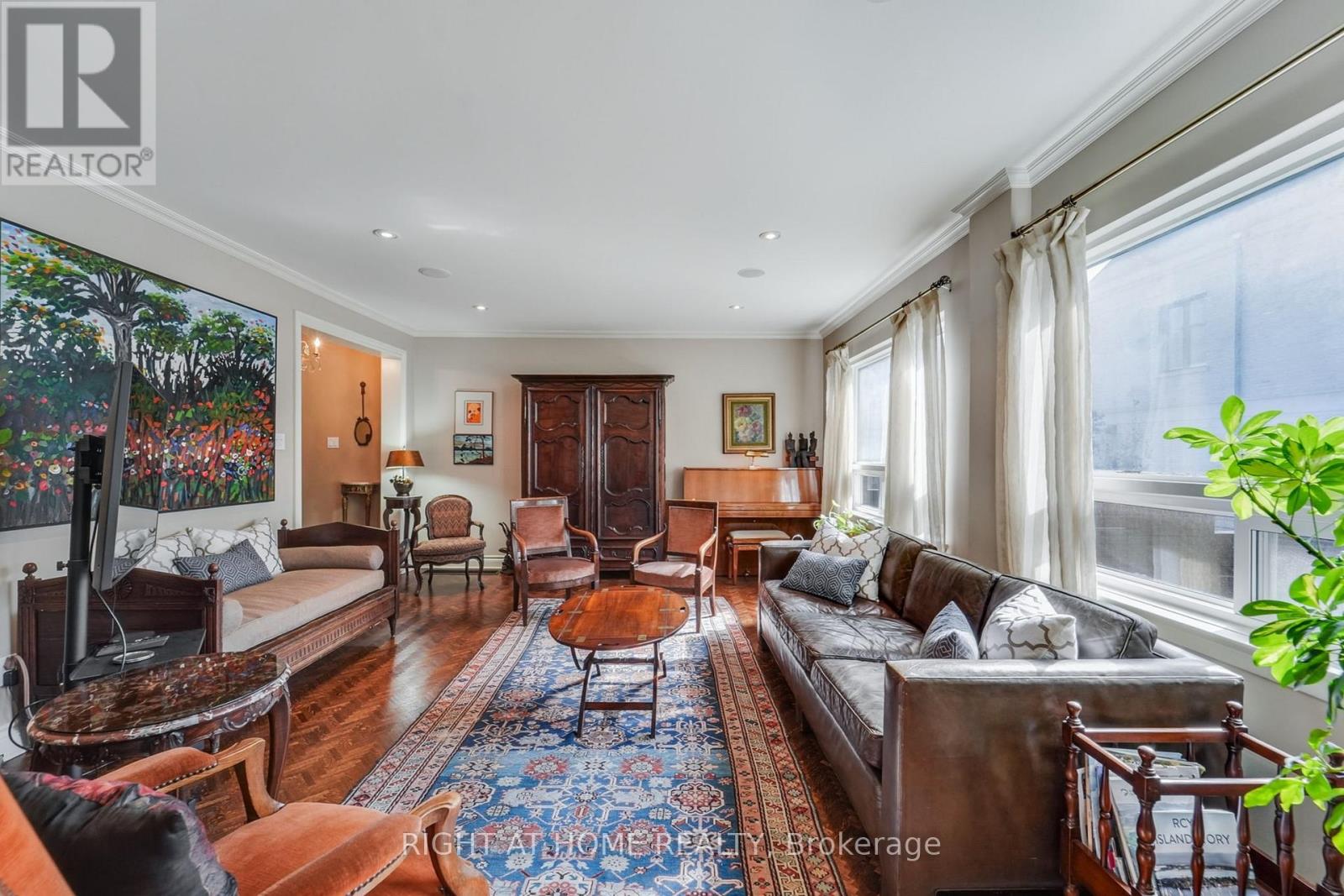 25 Clarendon Avenue, Toronto, Ontario  M4V 1H8 - Photo 6 - C12452579