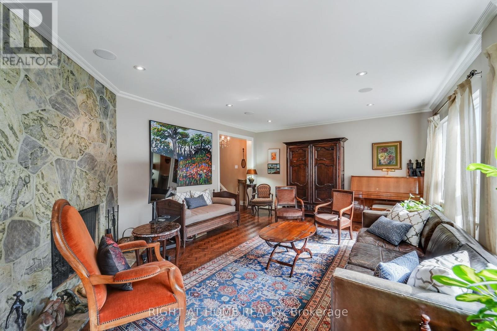 25 Clarendon Avenue, Toronto, Ontario  M4V 1H8 - Photo 7 - C12452579