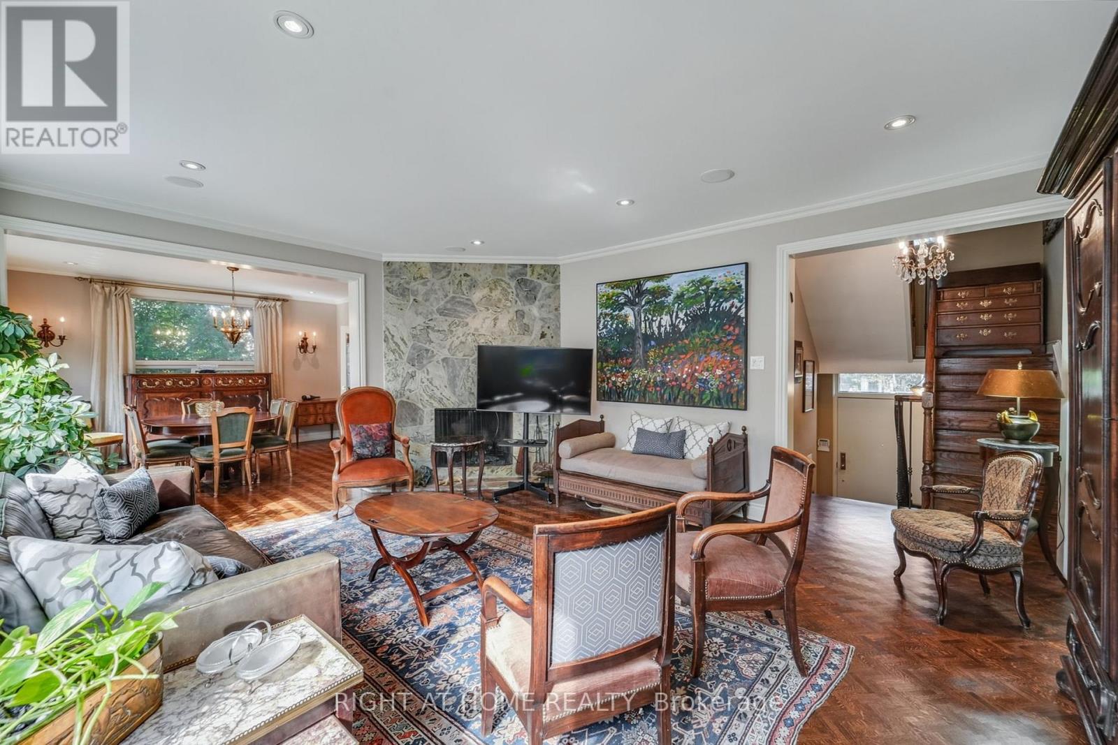25 Clarendon Avenue, Toronto, Ontario  M4V 1H8 - Photo 9 - C12452579