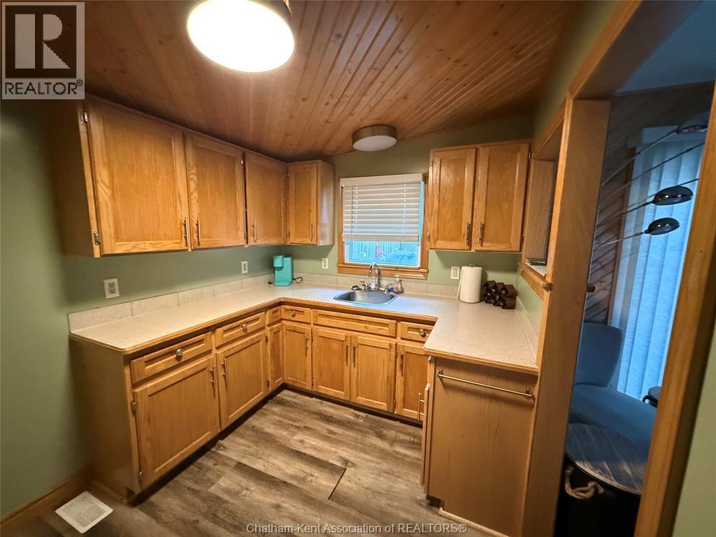 29 Elmwood Avenue, Grand Bend, Ontario  N0M 1T0 - Photo 8 - 25025264