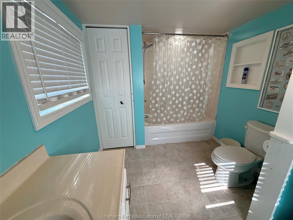 29 Elmwood Avenue, Grand Bend, Ontario  N0M 1T0 - Photo 17 - 25025264