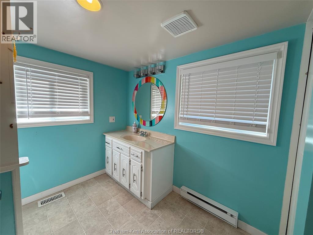 29 Elmwood Avenue, Grand Bend, Ontario  N0M 1T0 - Photo 18 - 25025264