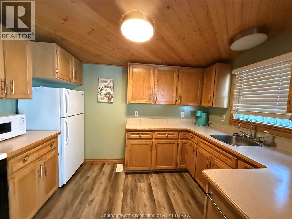 29 Elmwood Avenue, Grand Bend, Ontario  N0M 1T0 - Photo 9 - 25025264