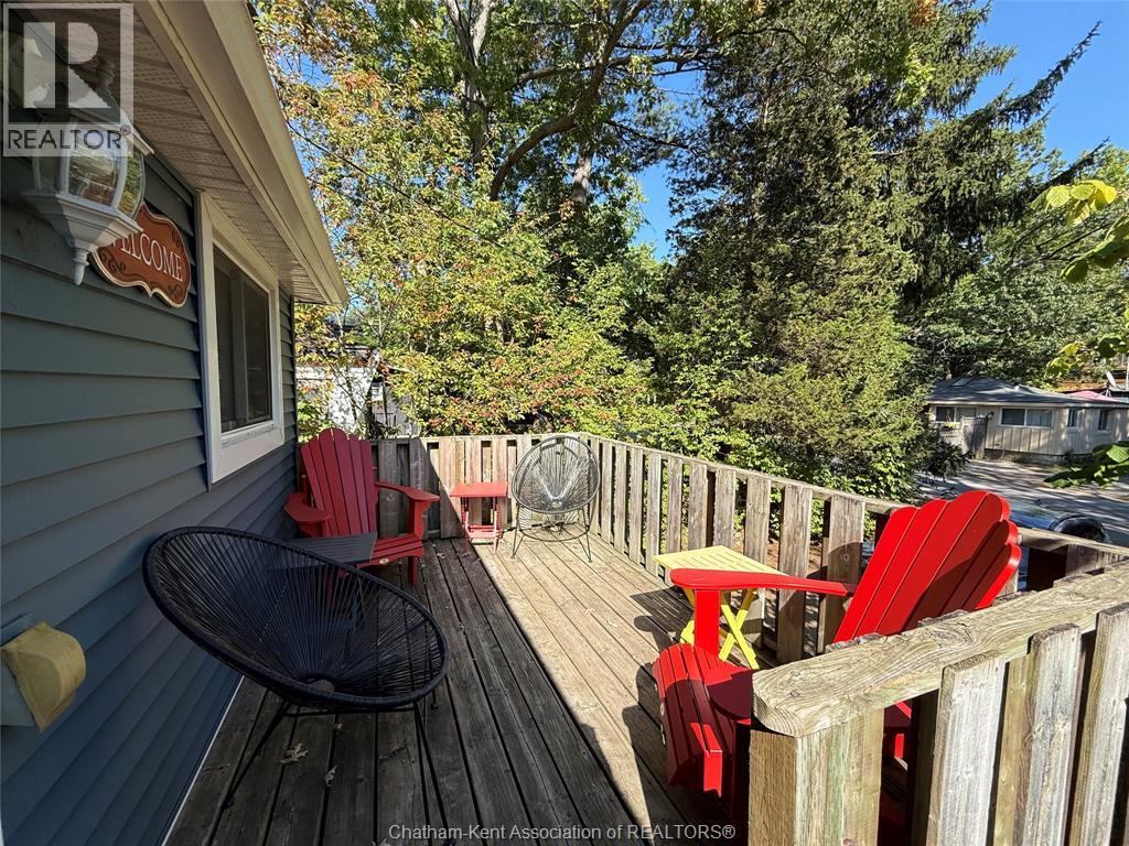 29 Elmwood Avenue, Grand Bend, Ontario  N0M 1T0 - Photo 2 - 25025264
