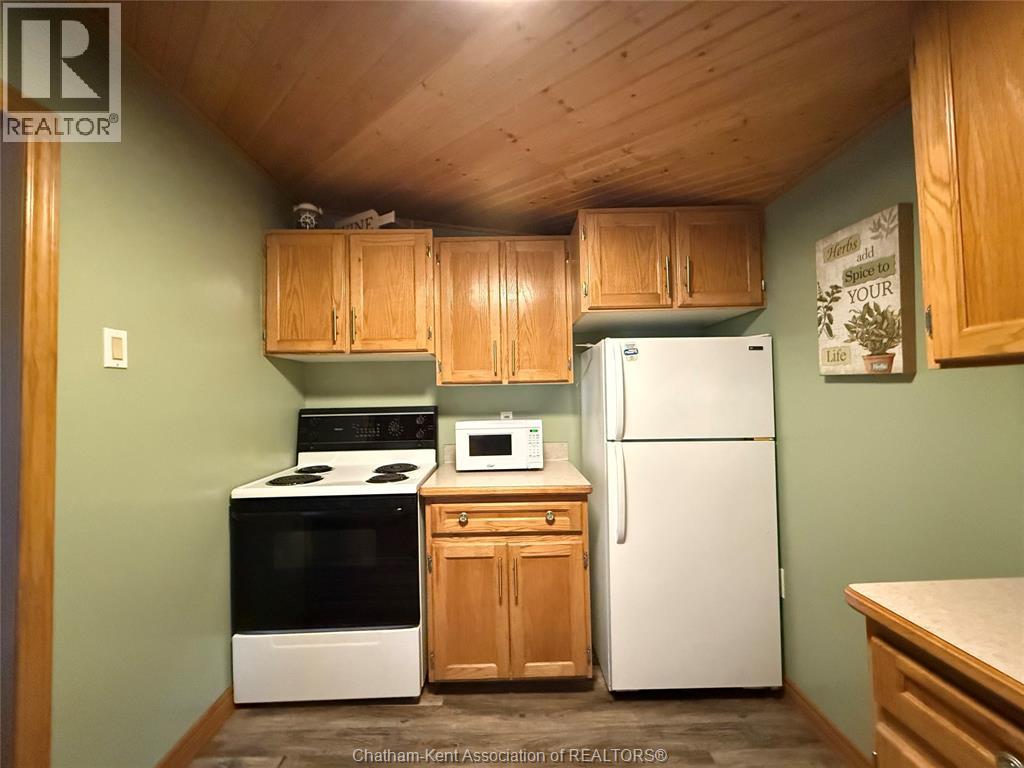 29 Elmwood Avenue, Grand Bend, Ontario  N0M 1T0 - Photo 10 - 25025264
