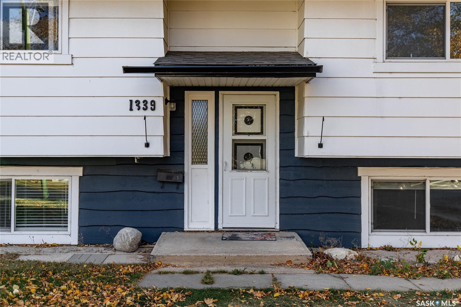 1339 Spadina Street W, Moose Jaw, Saskatchewan  S6H 7G6 - Photo 3 - SK020337