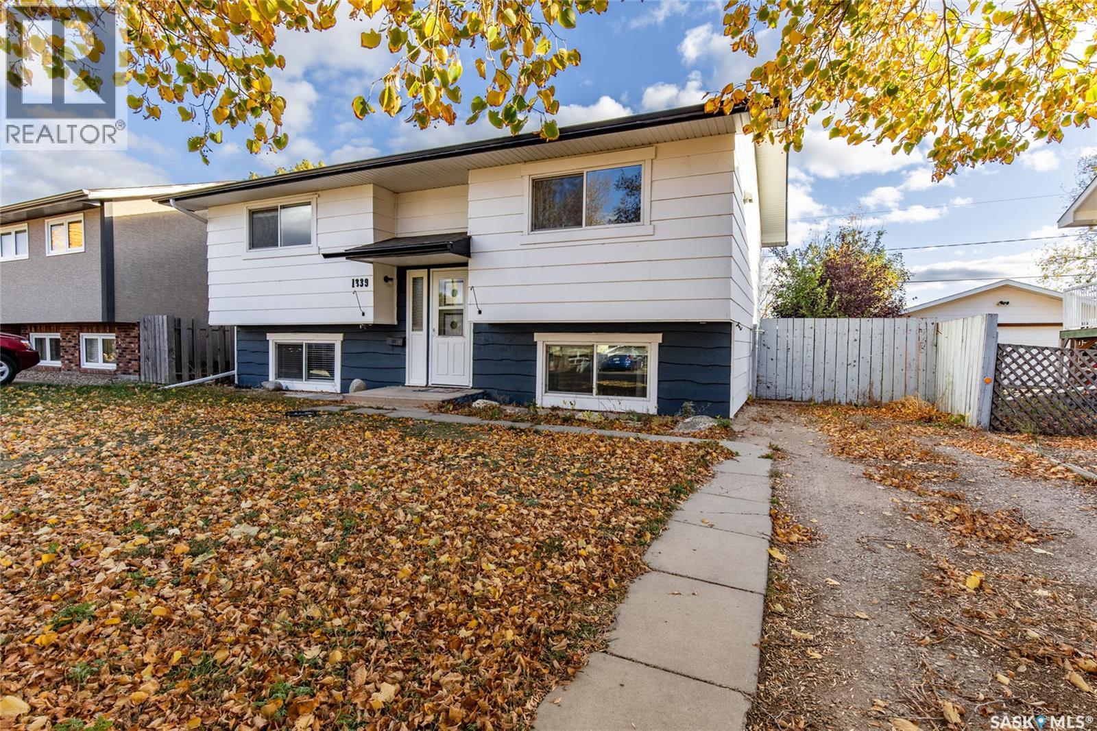 1339 Spadina Street W, Moose Jaw, Saskatchewan  S6H 7G6 - Photo 2 - SK020337