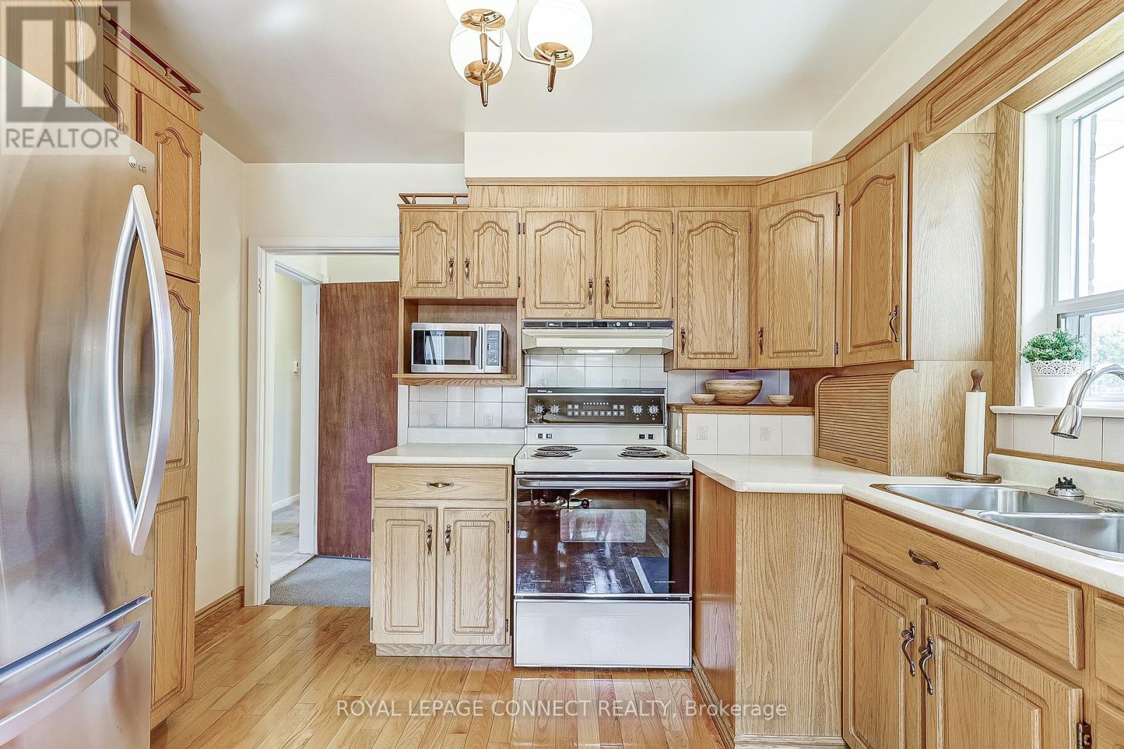 79 Greenock Avenue, Toronto, Ontario  M1G 3A2 - Photo 4 - E12412260