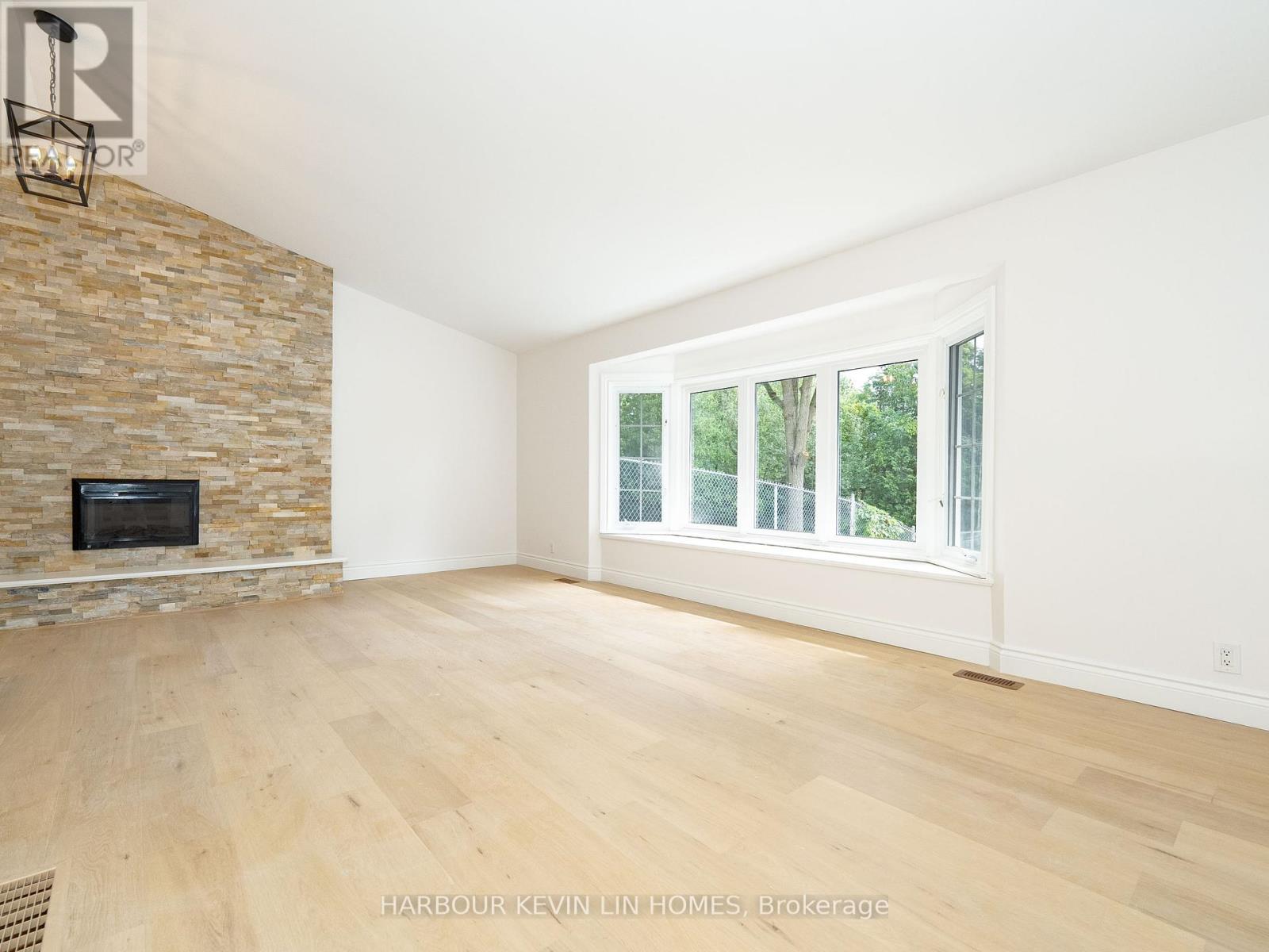 12056 Leslie Street, Richmond Hill, Ontario  L4E 3R5 - Photo 10 - N12452452