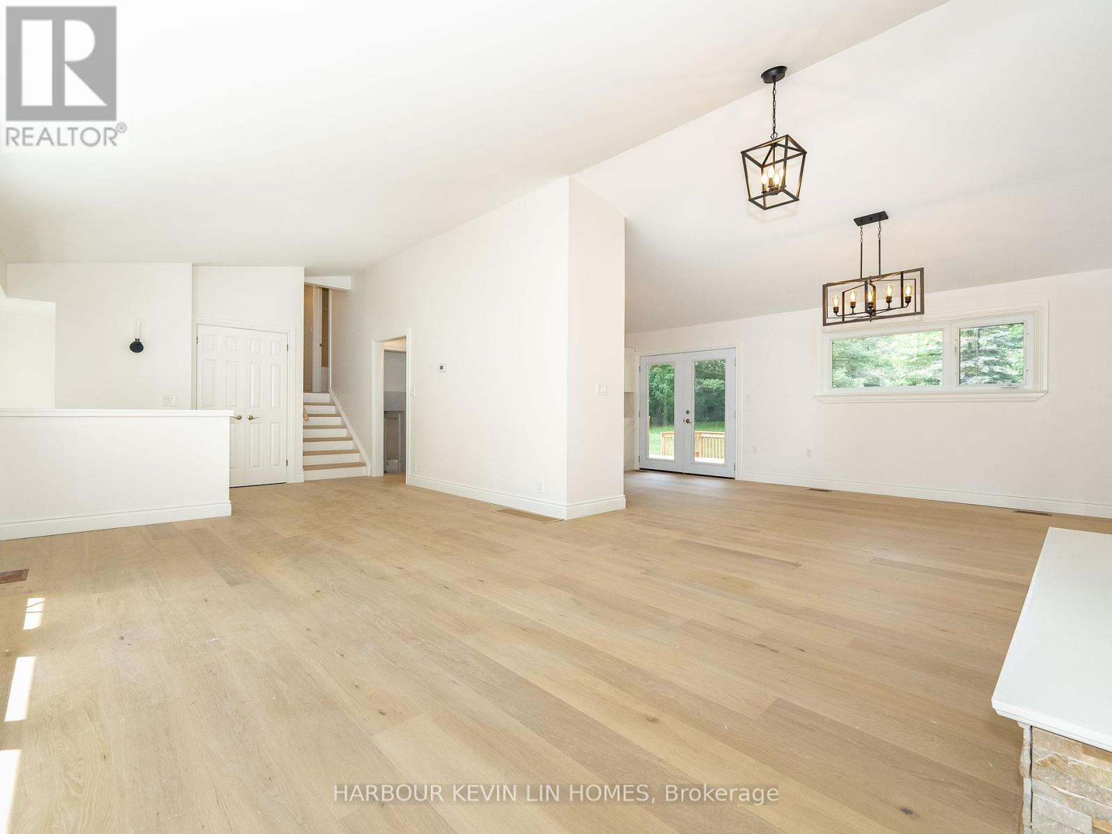 12056 Leslie Street, Richmond Hill, Ontario  L4E 3R5 - Photo 11 - N12452452