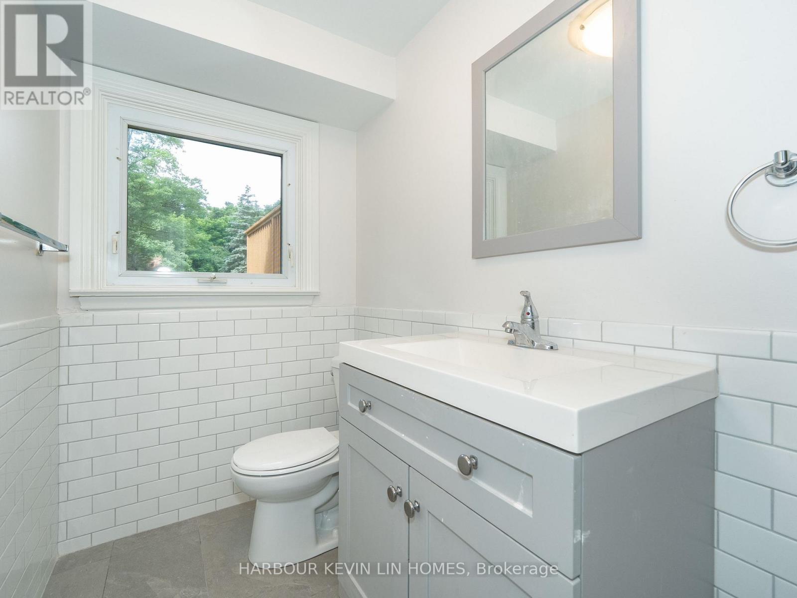 12056 Leslie Street, Richmond Hill, Ontario  L4E 3R5 - Photo 28 - N12452452