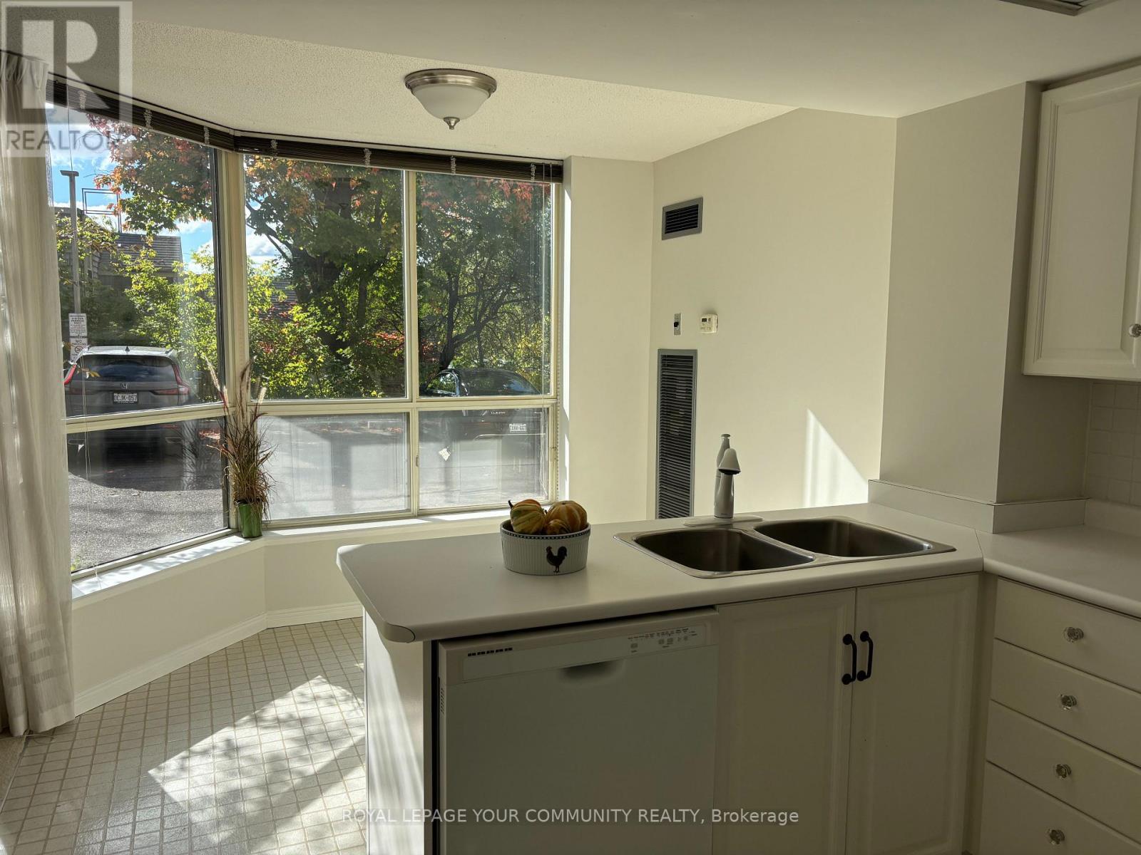 114 - 14924 Yonge Street, Aurora, Ontario  L4G 6H7 - Photo 8 - N12452563
