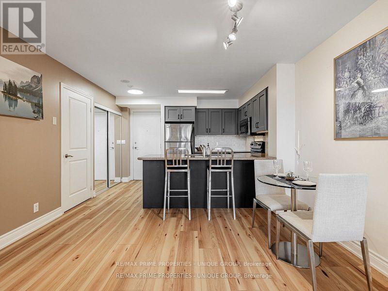 709 - 18 Harding Boulevard, Richmond Hill, Ontario  L4C 0T3 - Photo 2 - N12452569
